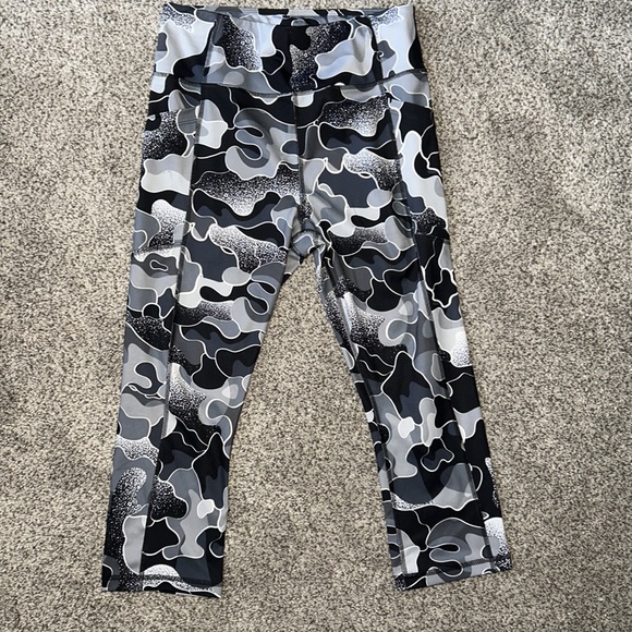 Grey Camo Active Sports Bra + Active Leggings Set - Picture 4 of 5
